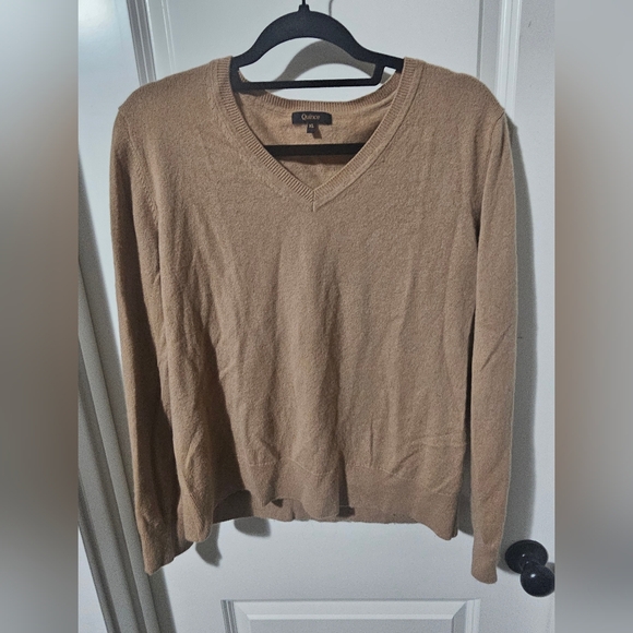 Quince Sweaters - Quince Cashmere V-Neck Sweater in Tan